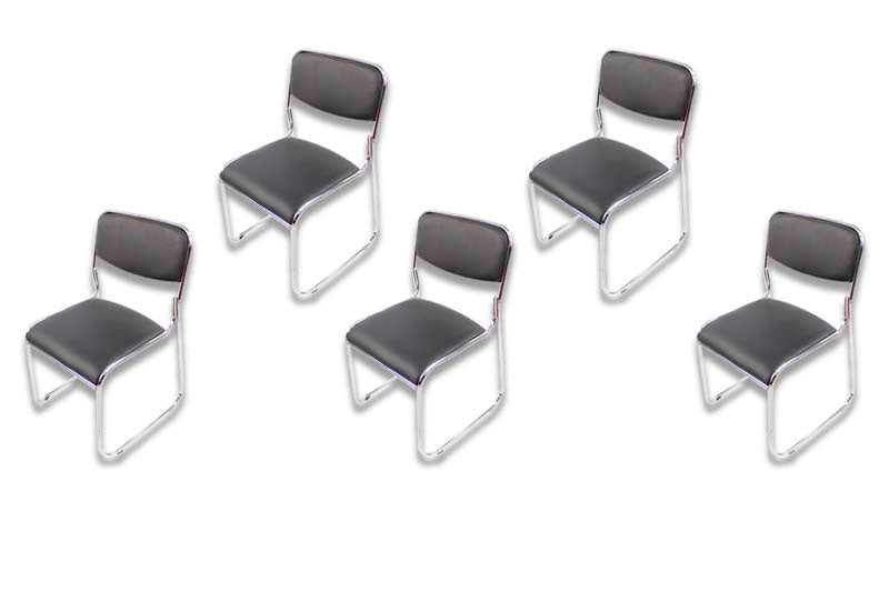 Paquete de 5 Sillas de visita MODAMOB, modelo CORVUS, asiento y respaldo de piel color negro, base de tubo de cromo, 5 pzs